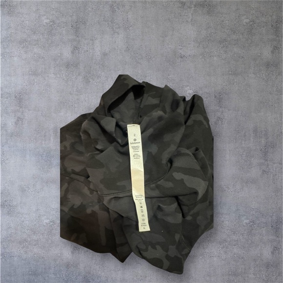 Lululemon Camouflage Turtleneck Long Sleeve Top-with thumb holes - Picture 3 of 3